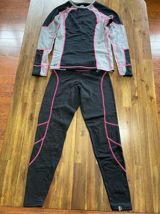 Cabela's Pants - Cabela's women’s Thermal base layer Pink and black medium two piece long sleeve